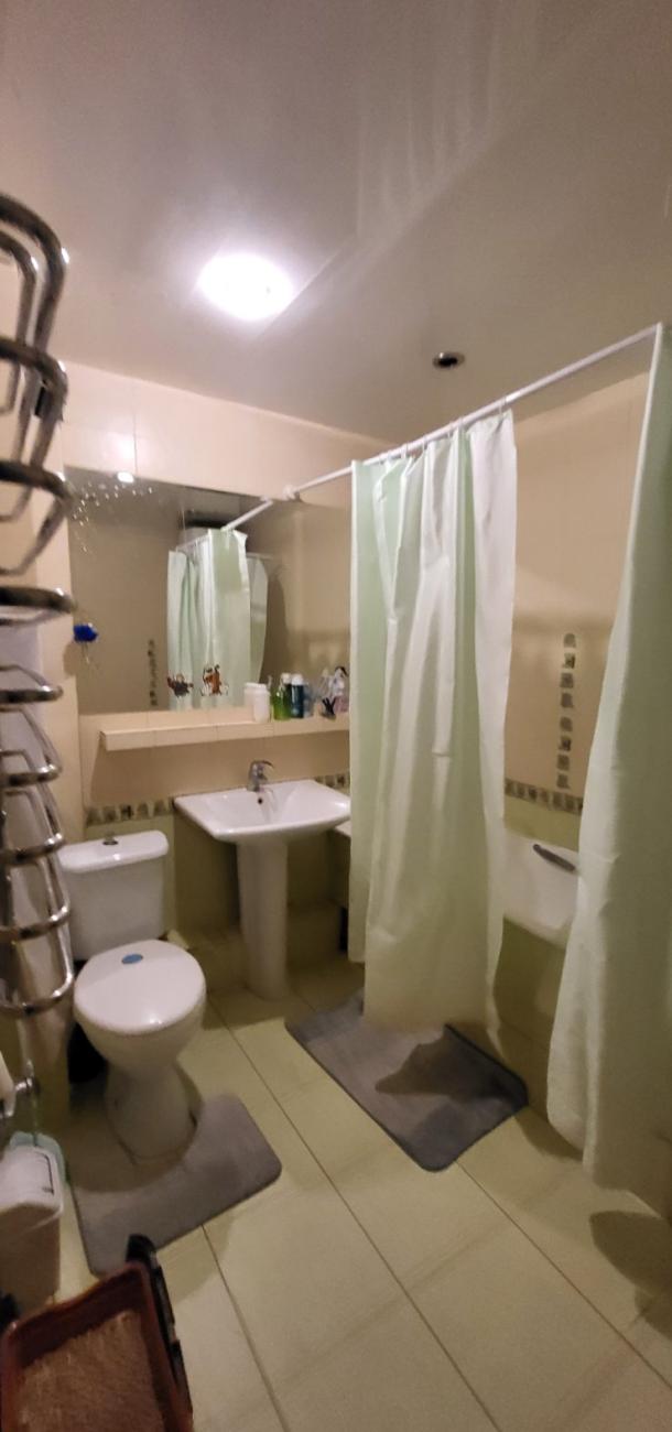 Квартира, 3-кімн., Харьков, 608м/р, Непокоренных (Героев Труда)