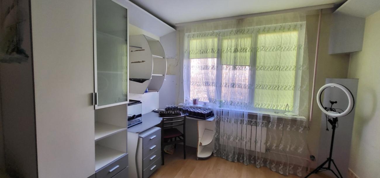 Квартира, 3-кімн., Харьков, 608м/р, Непокоренных (Героев Труда)