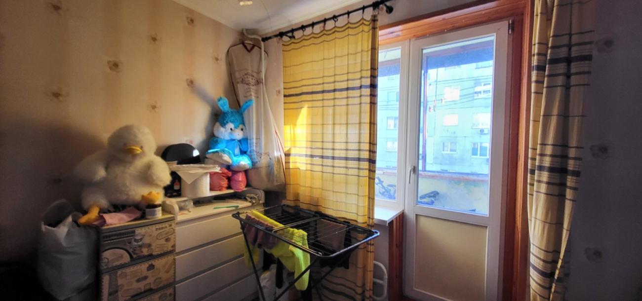 Квартира, 3-кімн., Харьков, 608м/р, Непокоренных (Героев Труда)