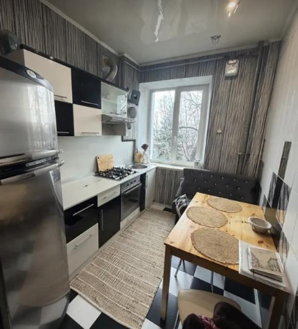 Квартира, 3-кімн., Харьков, Защитников Украины метро, Защитников Украины пл. (Восстания пл.)