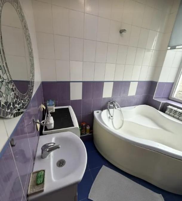 Квартира, 3-кімн., Харьков, Защитников Украины метро, Защитников Украины пл. (Восстания пл.)