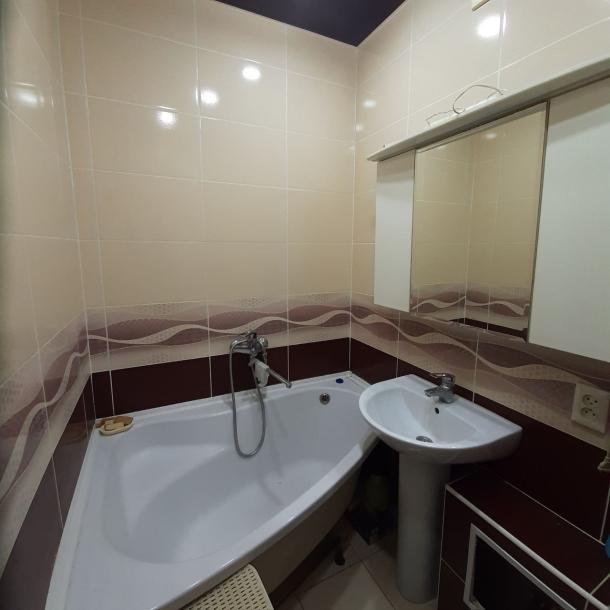 Квартира, 3-кімн., Чугуев, Чугуевский район, Гагарина в-зд