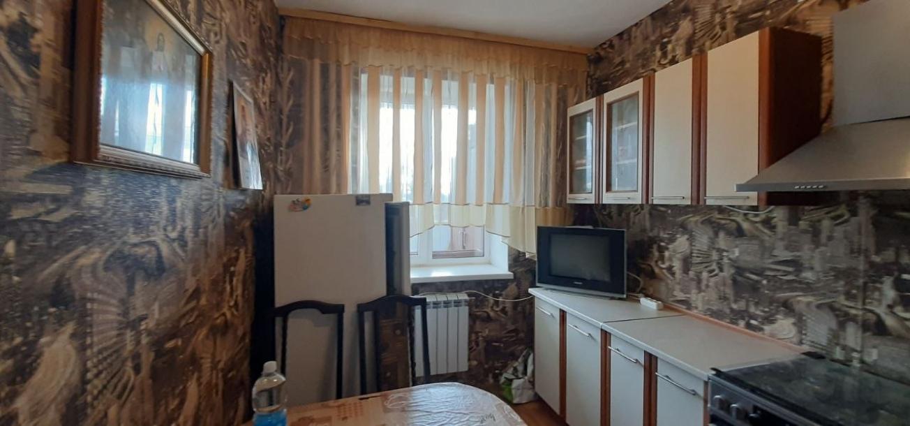 Квартира, 3-кімн., Чугуев, Чугуевский район, Гагарина в-зд