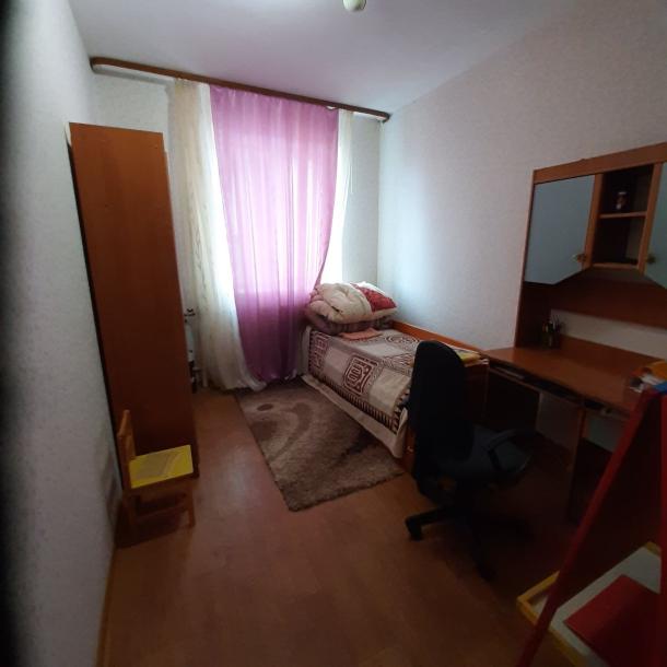 Квартира, 3-кімн., Чугуев, Чугуевский район, Гагарина в-зд