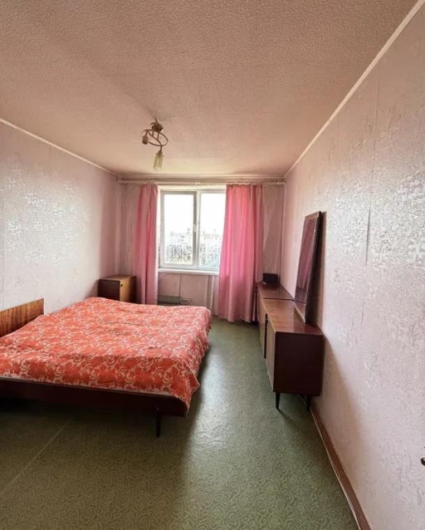 Квартира, 3-кімн., Харьков, 524м/р, Непокоренных (Героев Труда)