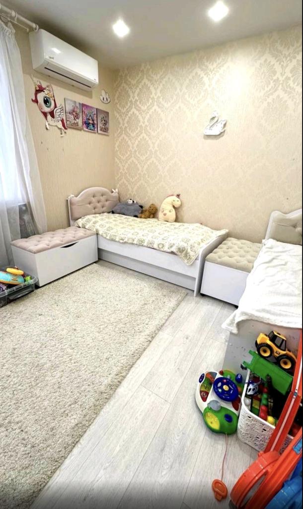 Квартира, 2-кімн., Харьков, Залютино, Золочевская