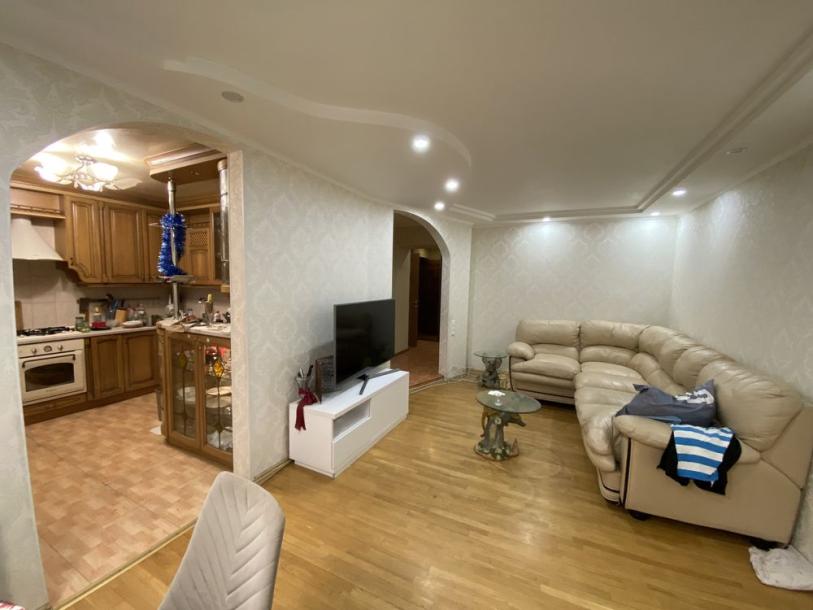 Квартира, 4-кімн., Харьков, 524м/р, Непокоренных (Героев Труда)