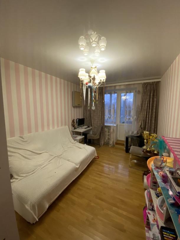 Квартира, 4-кімн., Харьков, 524м/р, Непокоренных (Героев Труда)