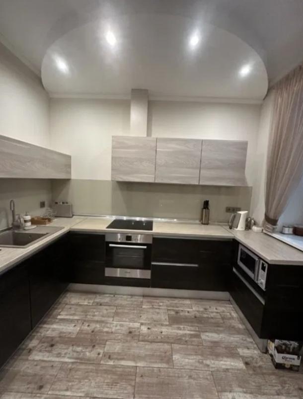 Квартира, 3-кімн., Харьков, Госпром, Независимости пр. (Правды пр.)