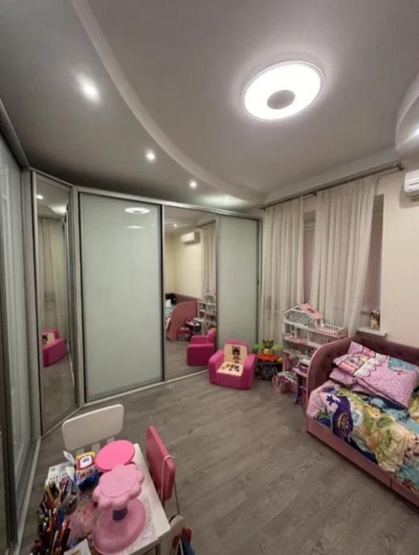 Квартира, 3-кімн., Харьков, Госпром, Независимости пр. (Правды пр.)