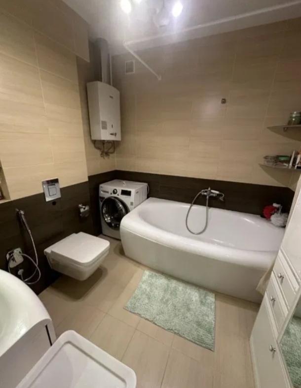 Квартира, 3-кімн., Харьков, Госпром, Независимости пр. (Правды пр.)