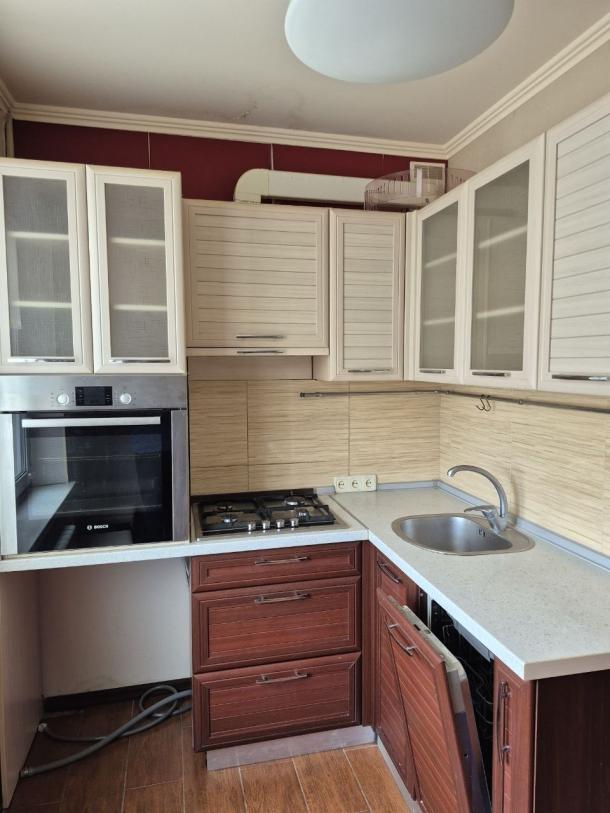 Квартира, 3-кімн., Харьков, 533м/р, Непокоренных (Героев Труда)