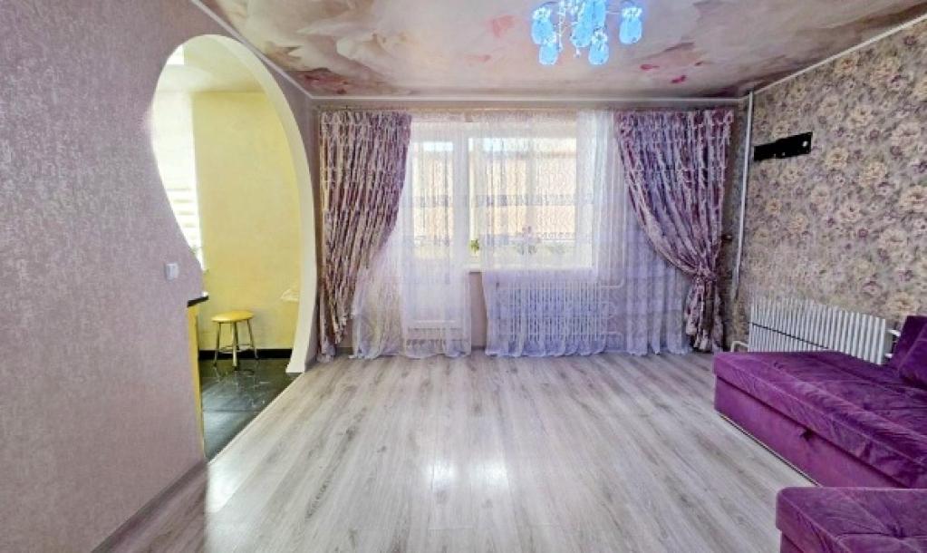 Квартира, 2-кімн., Харьков, 605м/р, Тракторостроителей просп.