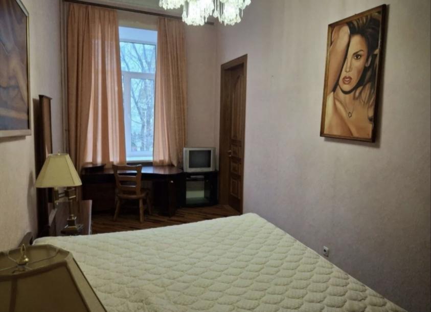 Квартира, 2-кімн., Харьков, Центр, Кузинский спуск (Революции 1905 года спуск)