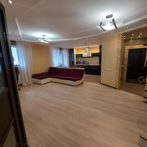 Квартира, 3-кімн., Солоницевка, Харьковский район, Независимости (Луначарского,70 Лет Октября, Буденого)