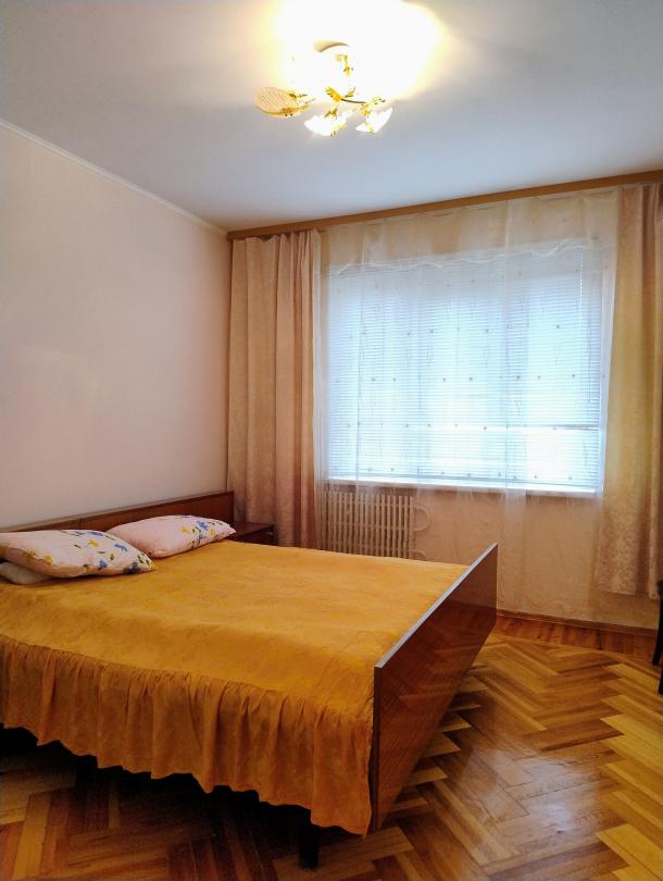 Квартира, 3-кімн., Харьков, Алексеевка, Победы пр.