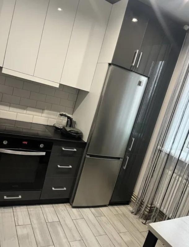 Квартира, 2-кімн., Печенеги, Чугуевский район