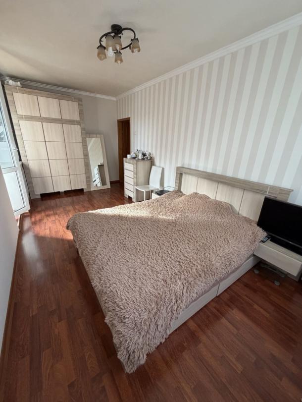 Квартира, 3-кімн., Харьков, 522м/р, Академика Барабашова