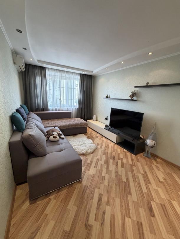 Квартира, 3-кімн., Харьков, 522м/р, Академика Барабашова