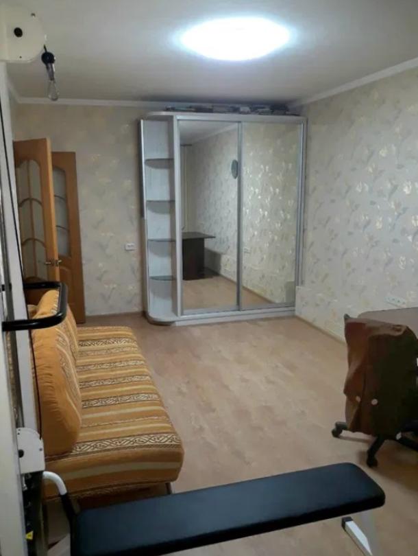 Квартира, 3-кімн., Харьков, 4 Северная Салтовка, Метростроителей