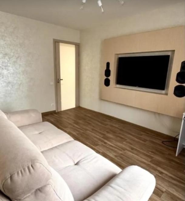 Квартира, 3-кімн., Харьков, 522м/р, Валентиновская