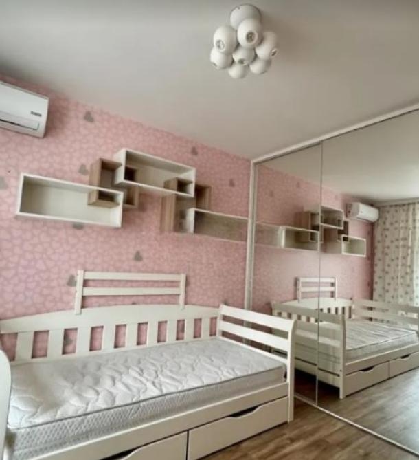 Квартира, 3-кімн., Харьков, 522м/р, Валентиновская