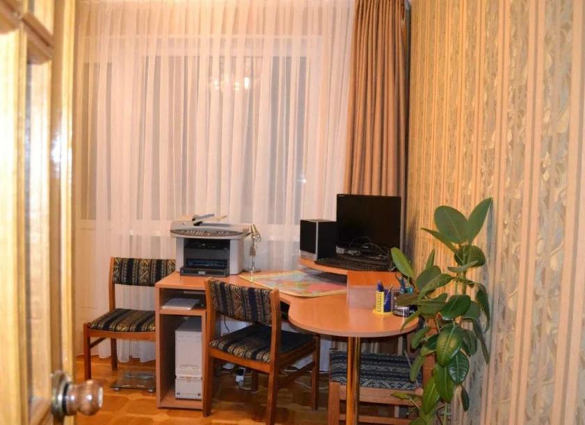 Квартира, 3-кімн., Харьков, Алексеевка, Ахсарова