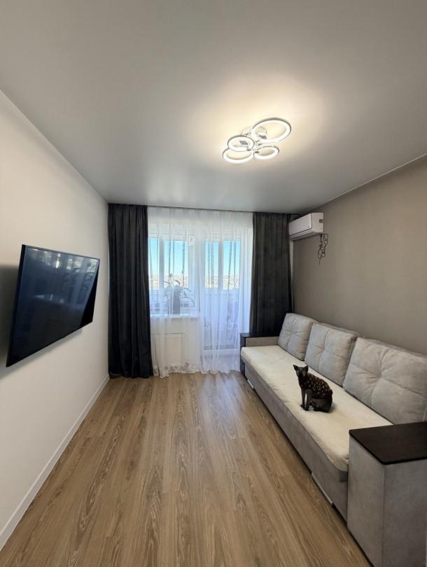 Квартира, 3-кімн., Харьков, Песочин, Комарова