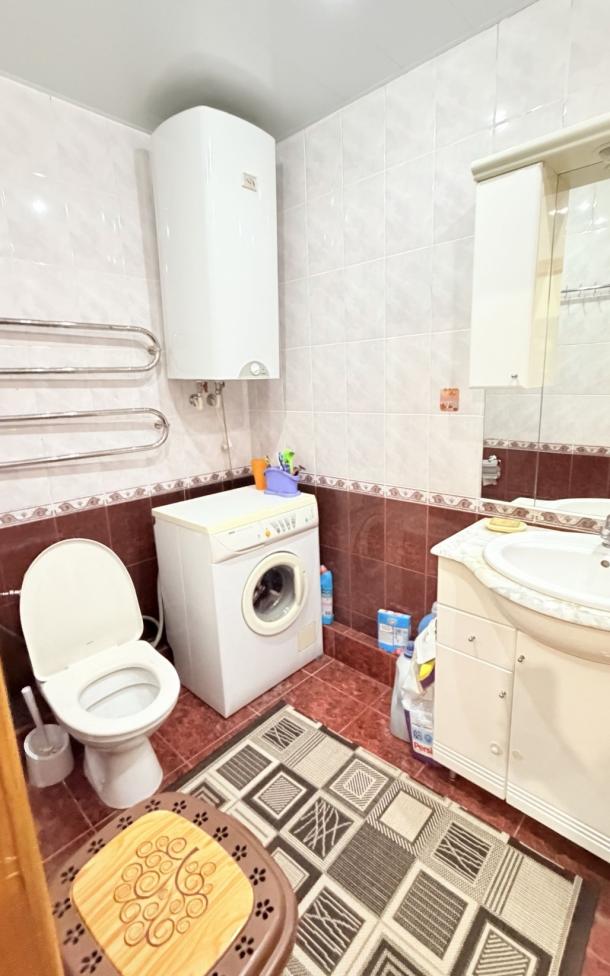 Квартира, 3-кімн., Харьков, 608м/р, Непокоренных (Героев Труда)