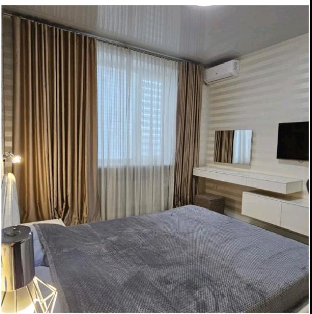 Квартира, 3-кімн., Харьков, Гагарина метро , Аэрокосмический просп. (Гагарина проспект)