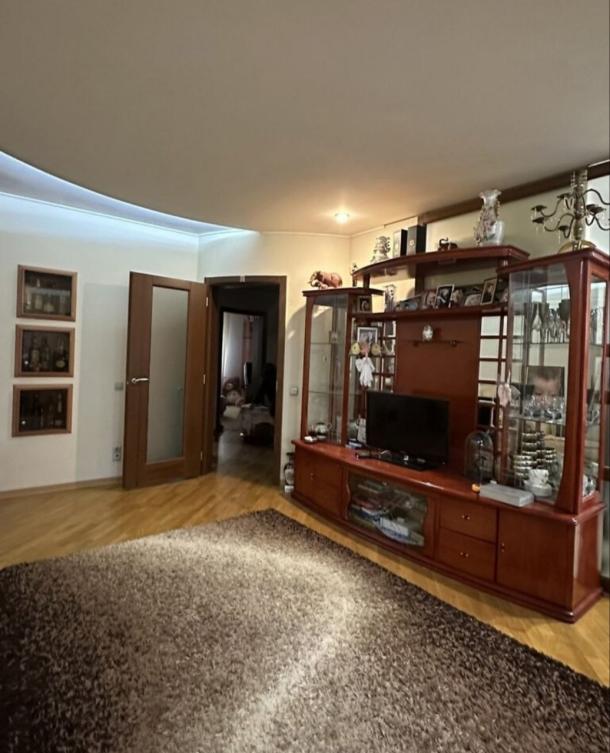 Квартира, 3-кімн., Харьков, Павлово Поле, Александра Олеся (Есенина)