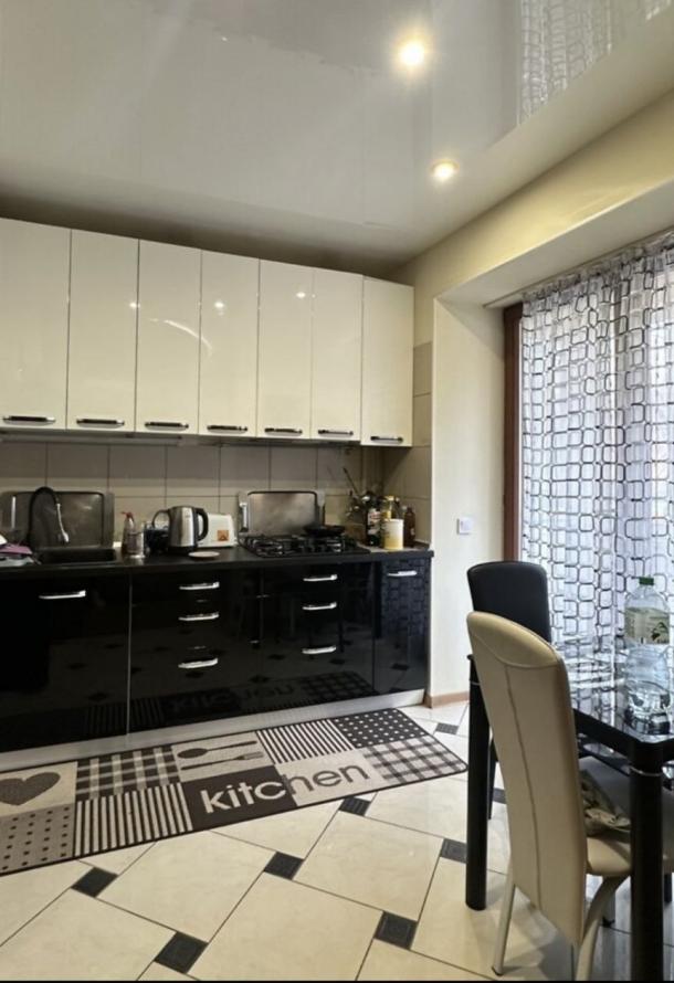 Квартира, 3-кімн., Харьков, Павлово Поле, Александра Олеся (Есенина)