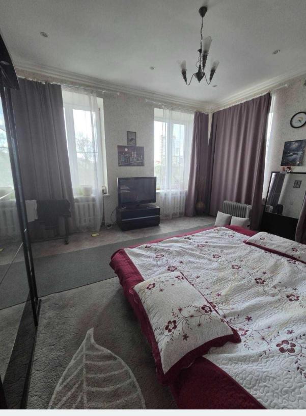 Квартира, 3-кімн., Харьков, Госпром, Чичибабина (Котовского)