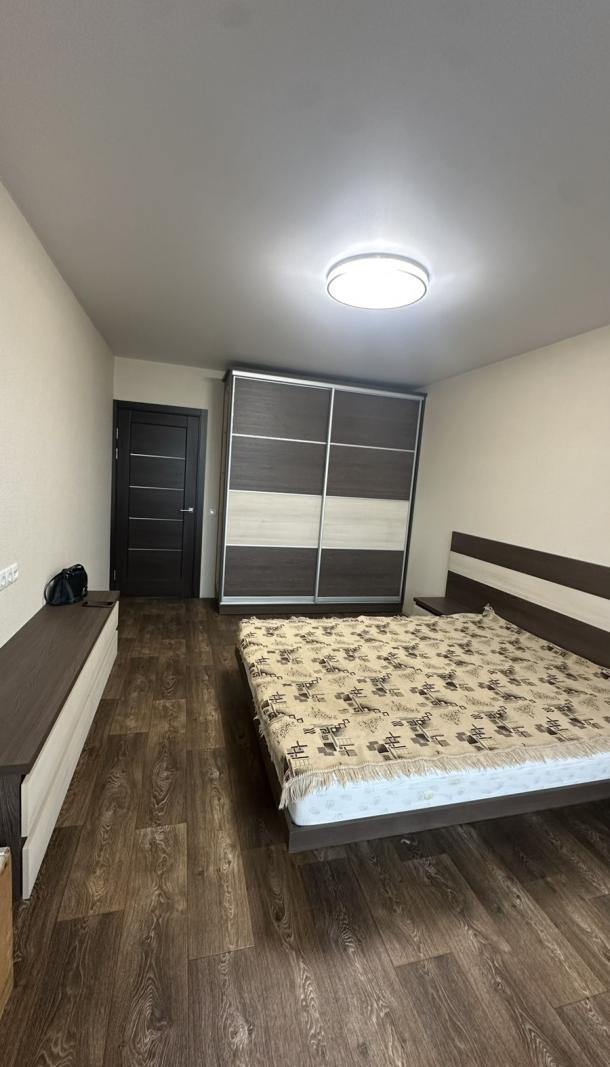 Квартира, 2-кімн., Харьков, 607м/р, Тракторостроителей просп.