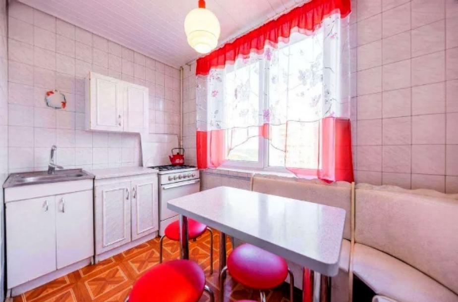 Квартира, 2-кімн., Харьков, Павлово Поле, Старицкого