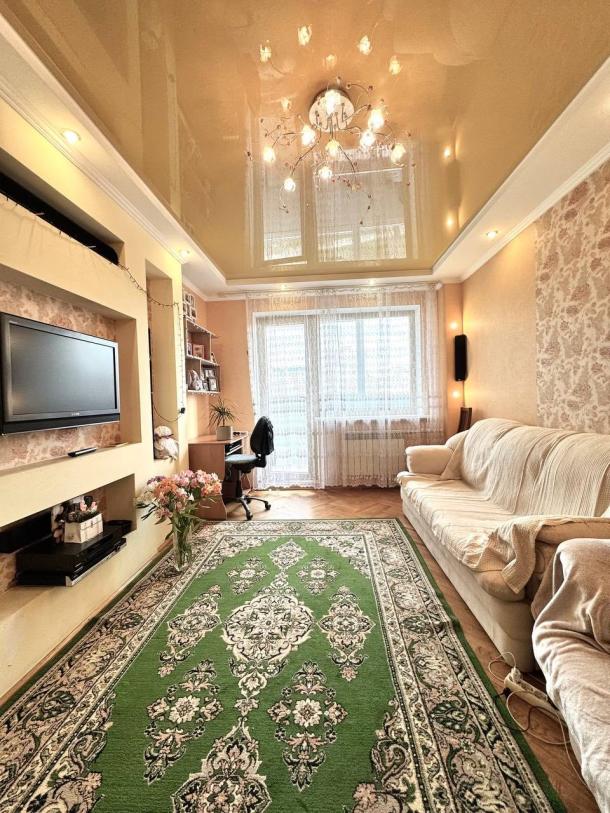 Квартира, 3-кімн., Харьков, 522м/р, Непокоренных (Героев Труда)