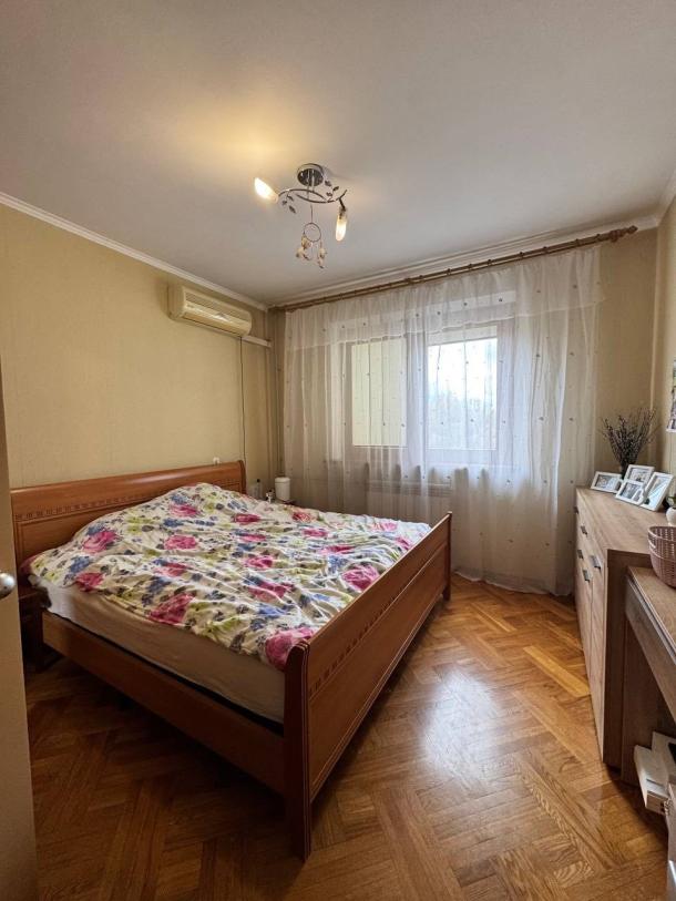 Квартира, 3-кімн., Харьков, 522м/р, Непокоренных (Героев Труда)