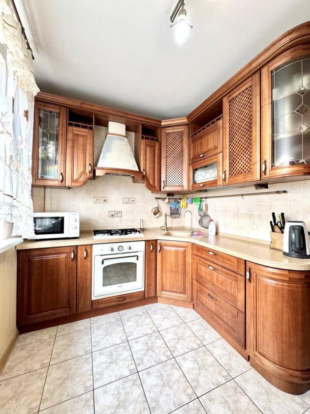 Квартира, 3-кімн., Харьков, 522м/р, Непокоренных (Героев Труда)