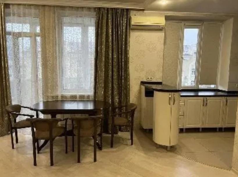 Квартира, 3-кімн., Харьков, Защитников Украины метро, Героев Харькова пр-т