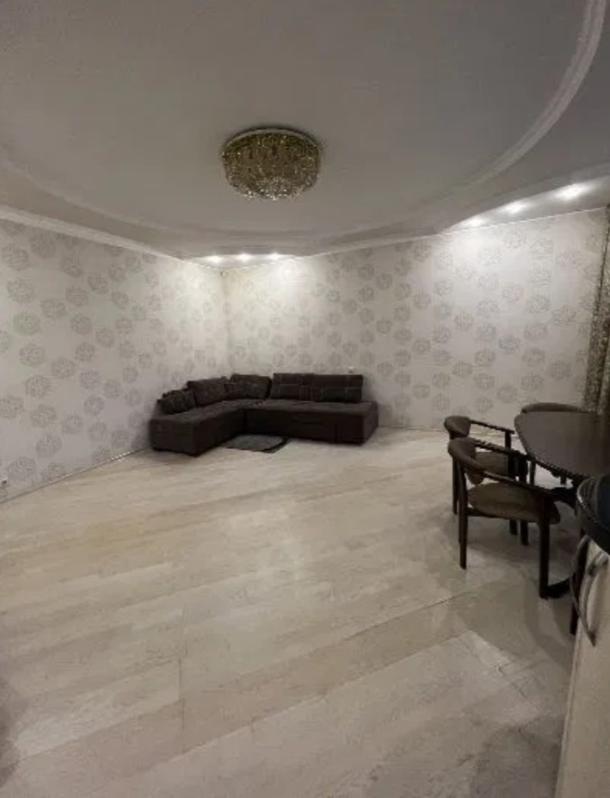 Квартира, 3-кімн., Харьков, Защитников Украины метро, Героев Харькова пр-т