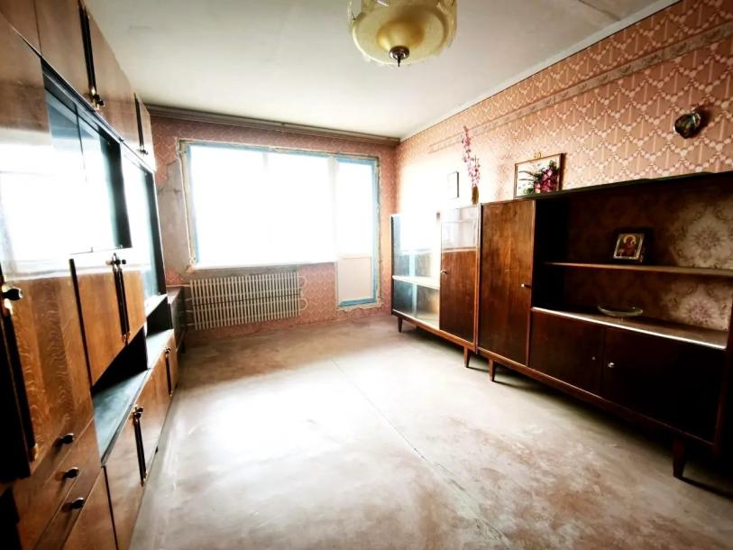 Квартира, 3-кімн., Харьков, Рогань жилмассив, 92-й бригады (Грицевца)