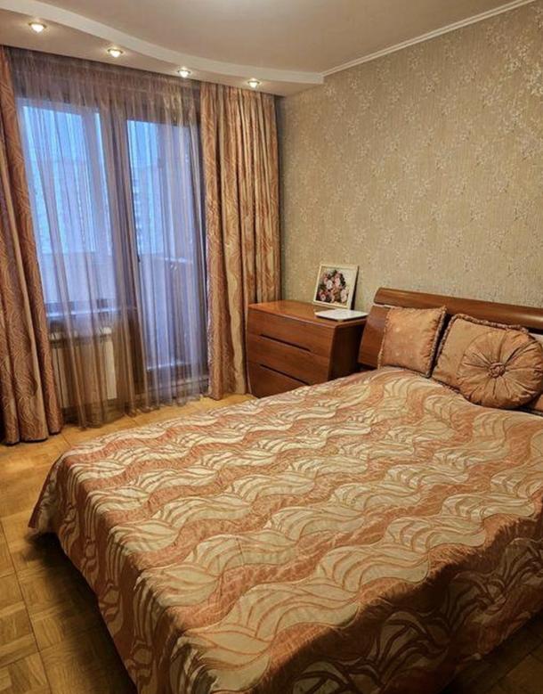 Квартира, 3-кімн., Харьков, 522м/р, Академика Павлова