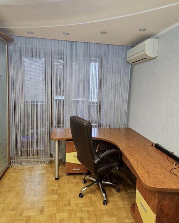 Квартира, 3-кімн., Харьков, 522м/р, Академика Павлова