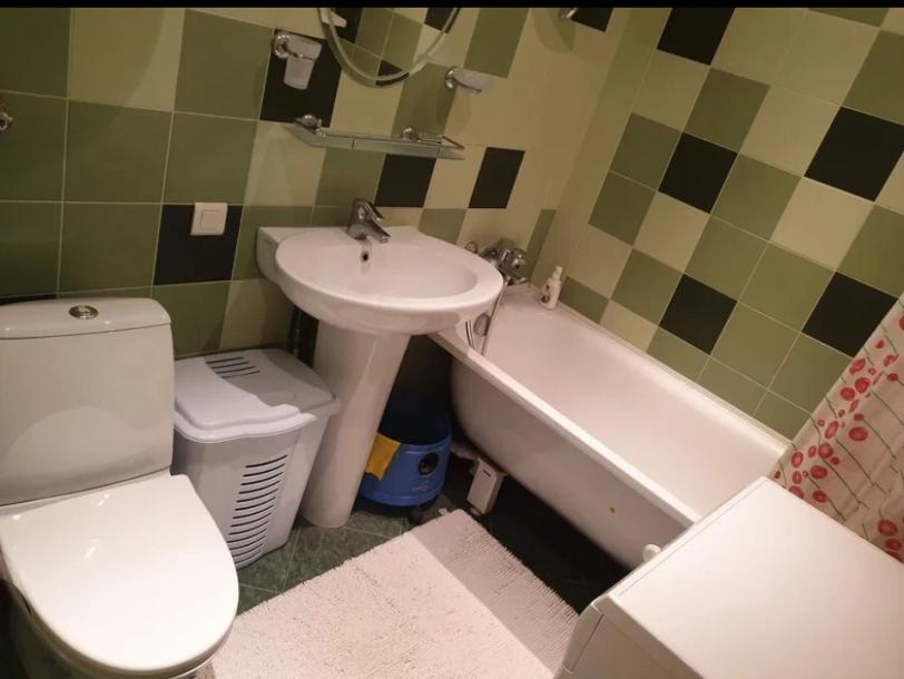 Квартира, 3-кімн., Харьков, 608м/р, Гвардейцев Широнинцев