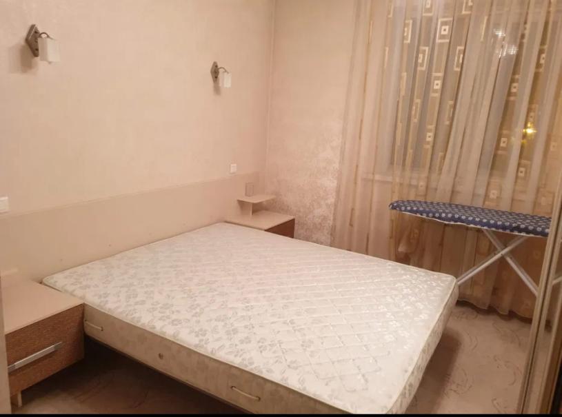 Квартира, 3-кімн., Харьков, 608м/р, Гвардейцев Широнинцев