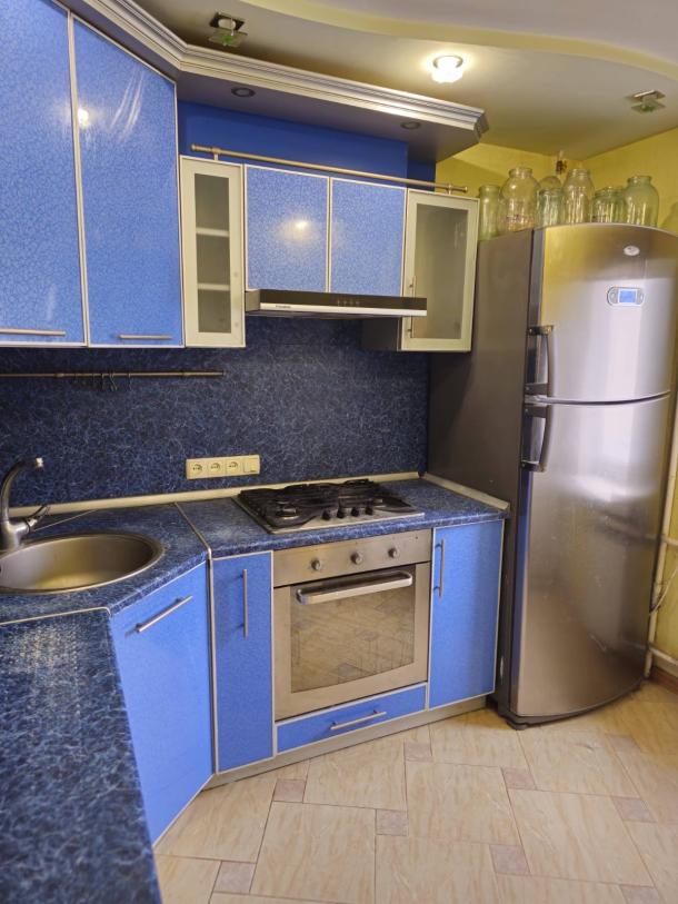 Квартира, 3-кімн., Харьков, 607м/р, Непокоренных (Героев Труда)