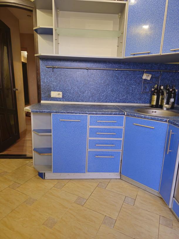 Квартира, 3-кімн., Харьков, 607м/р, Непокоренных (Героев Труда)