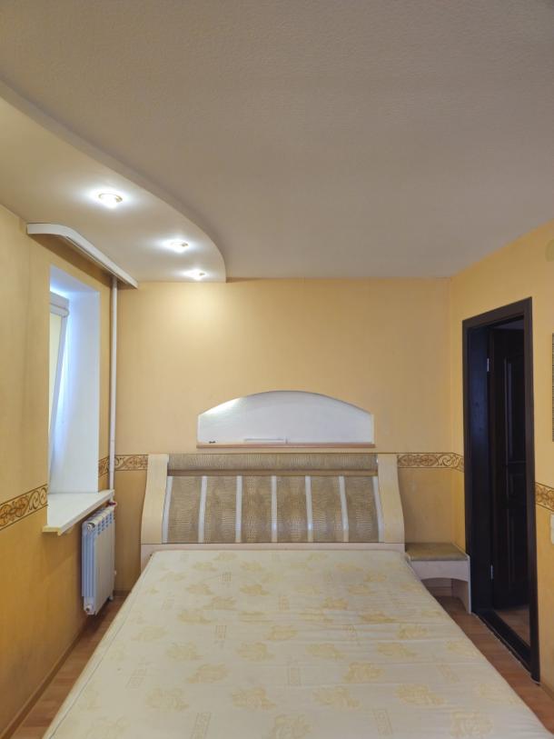 Квартира, 3-кімн., Харьков, 607м/р, Непокоренных (Героев Труда)