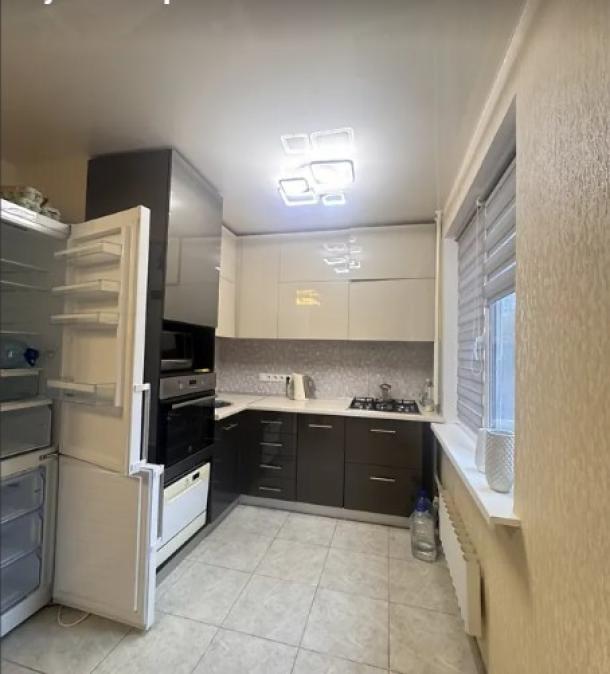 Квартира, 3-кімн., Харьков, 608м/р, Непокоренных (Героев Труда)