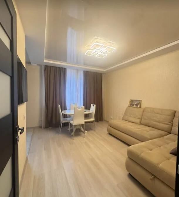 Квартира, 3-кімн., Харьков, 608м/р, Непокоренных (Героев Труда)